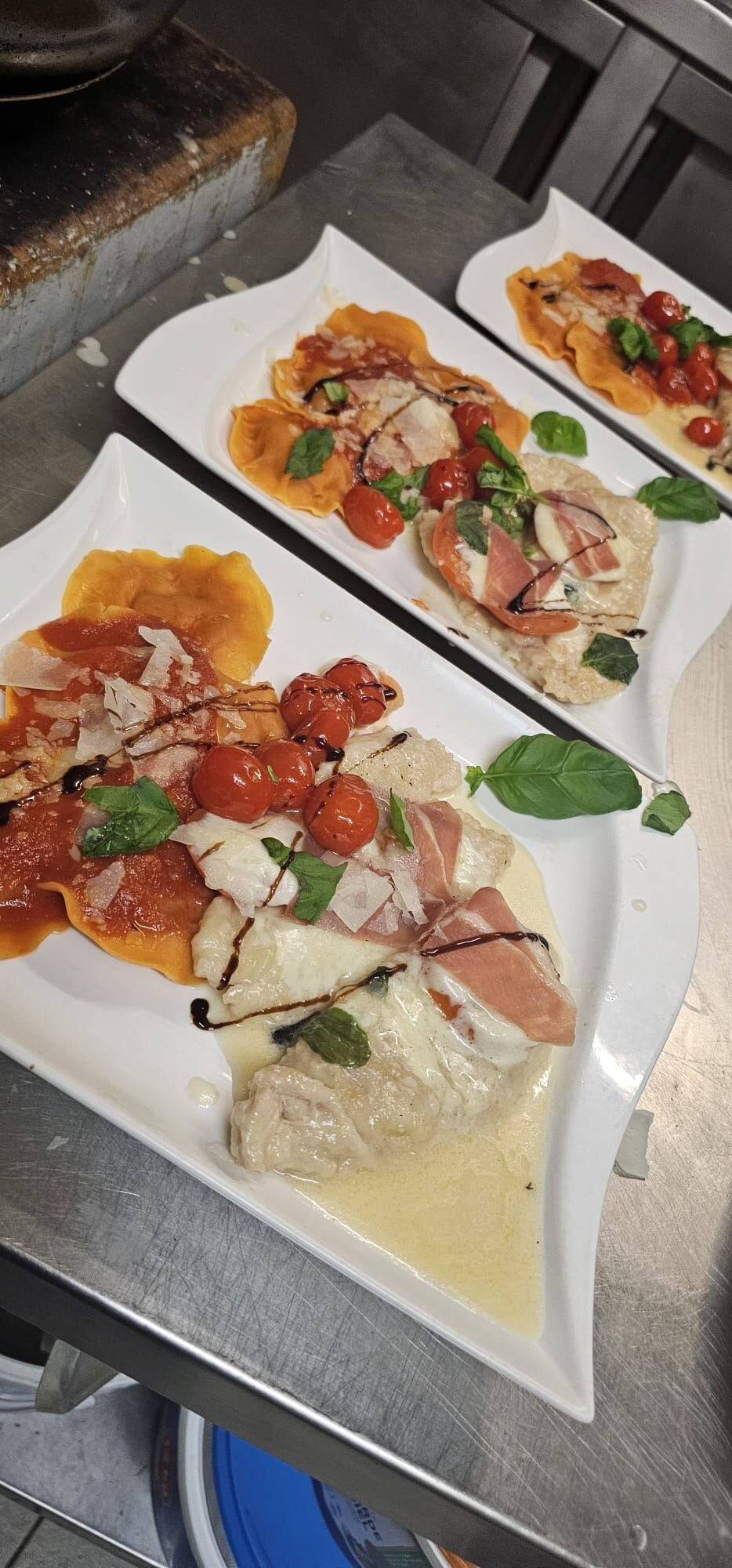 Hausgemachte Ravioli mit Parmaschinken